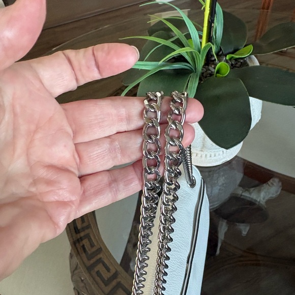 ๐ค๐คMICHAEL KORS WHITE LEATHER FLAP SHOULDER BAG!๐ค๐ค - Picture 7 of 9